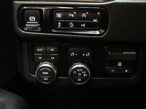 Used 2026 GMC Yukon Denali w/ Denali Reserve Package AWD/4WD image 29