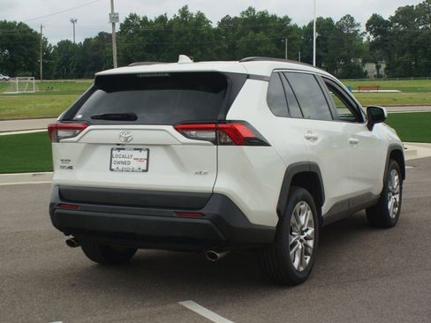 Used 2022 Toyota RAV4 XLE Premium FWD image 20