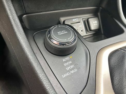 Used 2016 Jeep Cherokee Latitude image 29