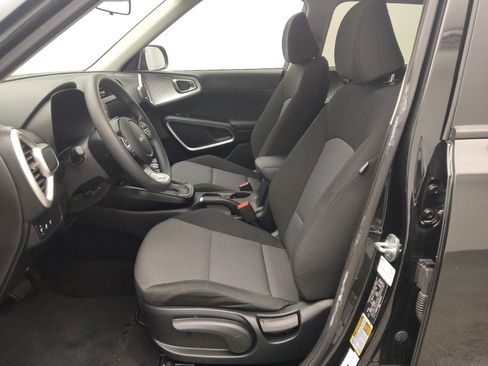 Used 2023 Kia Soul LX image 17