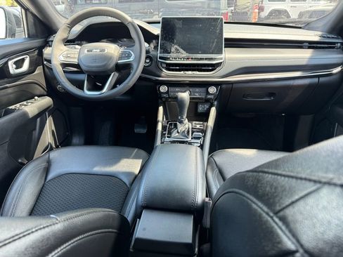 Certified 2025 Jeep Compass Latitude w/ Altitude Special Edition AWD/4WD image 19
