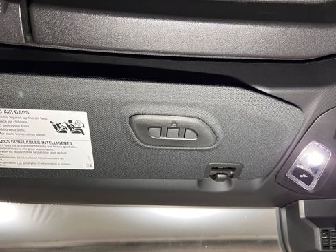 Used 2025 GMC Hummer EV 2X AWD/4WD image 15