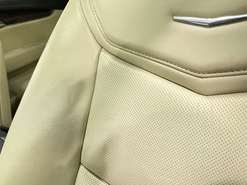 Used 2017 Cadillac XT5 Luxury w/ Driver Awareness Package image 18