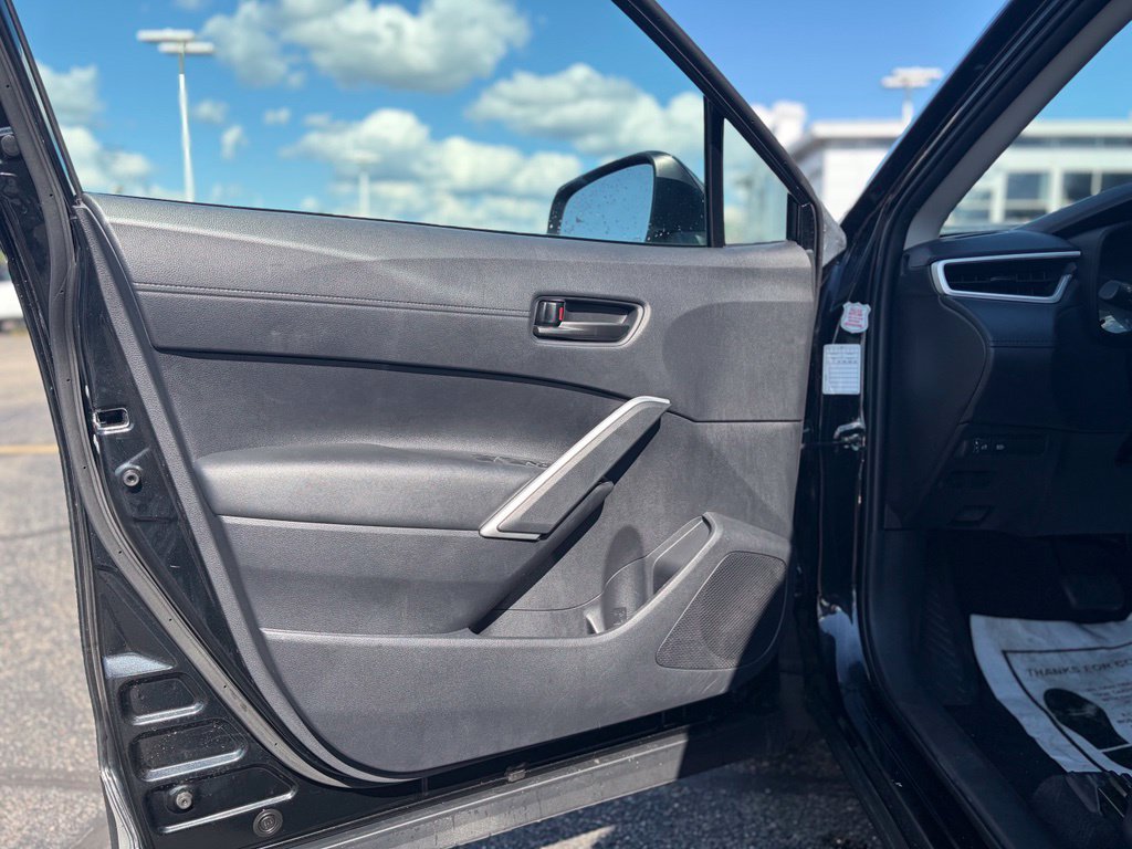 Used 2025 Toyota Corolla Cross LE FWD image 15