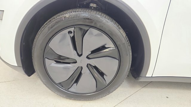 Used 2026 Tesla Model Y AWD image 75