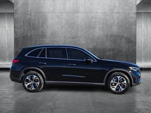 Used 2025 Mercedes-Benz GLC 350e GLC 350e image 4