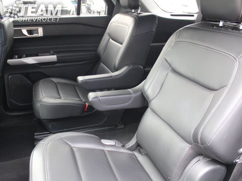 Used 2024 Ford Explorer XLT w/ Equipment Group 202A AWD/4WD image 21