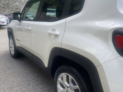 Used 2015 Jeep Renegade Latitude w/ Popular Equipment Group AWD/4WD image 30