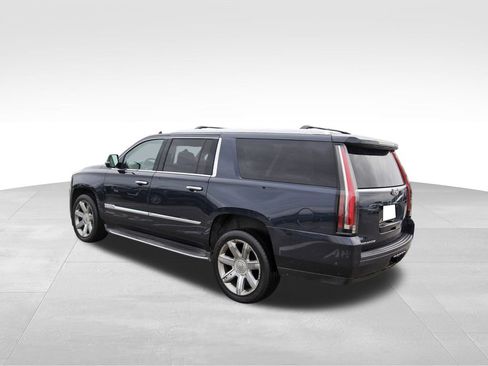 Used 2017 Cadillac Escalade ESV Luxury image 3