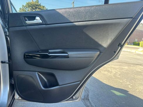 Used 2020 Kia Sportage EX AWD/4WD image 17
