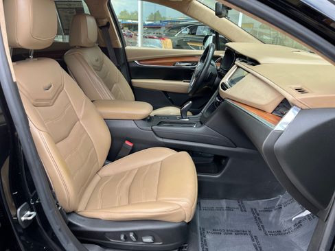 Used 2017 Cadillac XT5 Platinum w/ Driver Assist Package AWD/4WD image 19
