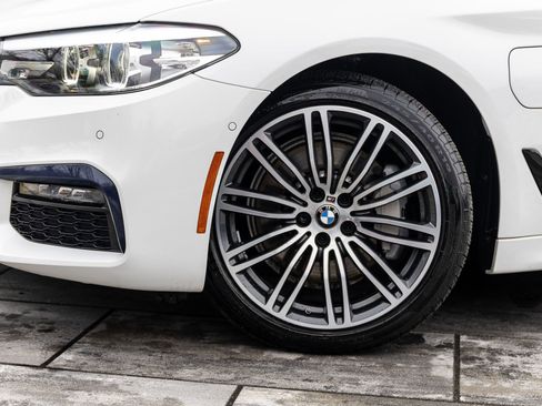 Used 2020 BMW 530e xDrive w/ M Sport Package image 7