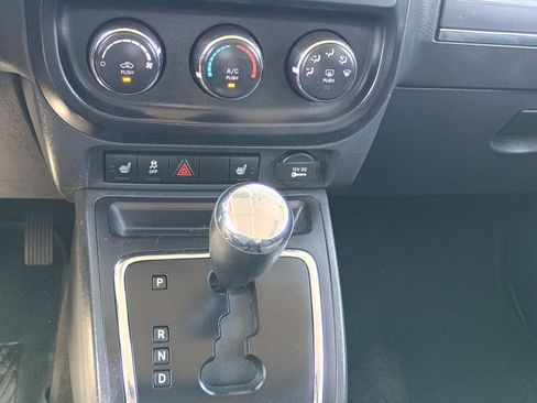 Used 2016 Jeep Patriot Latitude FWD image 11