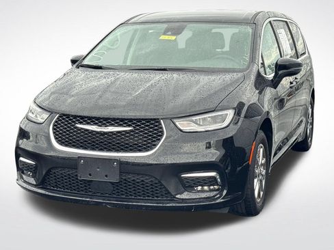 Used 2024 Chrysler Pacifica Touring-L FWD image 6