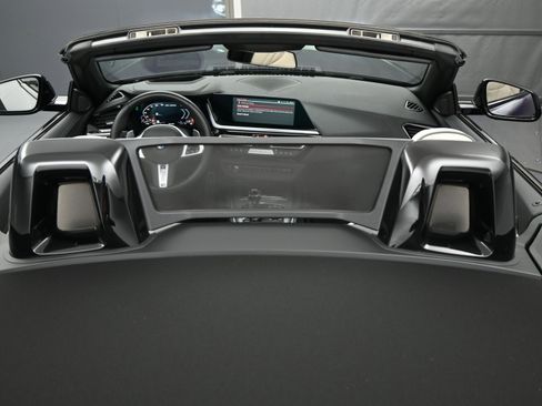 Used 2023 BMW Z4 M40i w/ Premium Package image 10