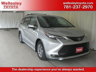 Used 2023 Toyota Sienna XLE video 1