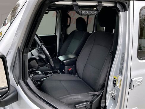 Used 2022 Jeep Gladiator Sport image 22