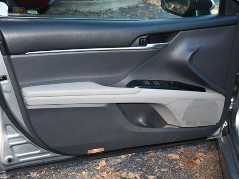 Used 2018 Toyota Camry SE image 9