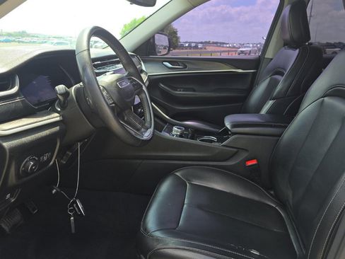 Used 2023 Jeep Grand Cherokee L Limited AWD/4WD image 7