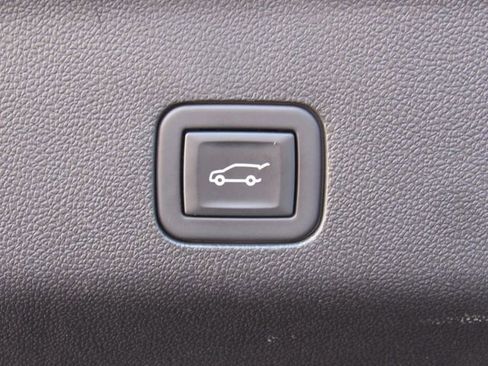 Used 2021 Cadillac Escalade ESV Premium Luxury w/ LPO, Radiant Package AWD/4WD image 25