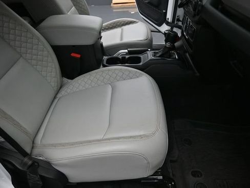 Used 2023 Jeep Gladiator Overland AWD/4WD image 25
