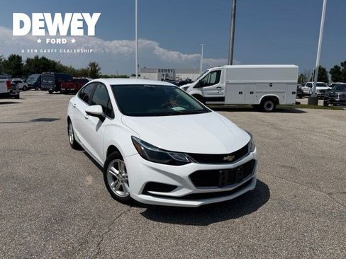 Used 2017 Chevrolet Cruze LT w/ Convenience Package FWD image 2