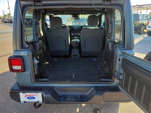 Used 2024 Jeep Wrangler Sport S image 9