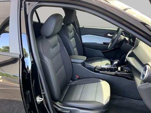 Used 2026 Chevrolet Trax LT FWD image 9