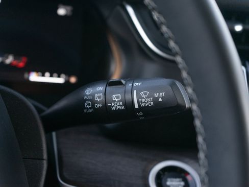 Used 2023 Jeep Grand Cherokee L Limited w/ Luxury Tech Group II AWD/4WD image 24