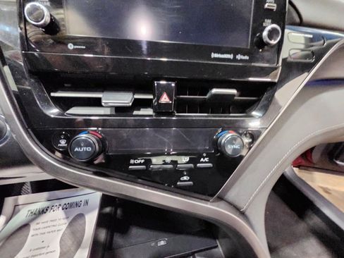 Used 2022 Toyota Camry XLE image 20