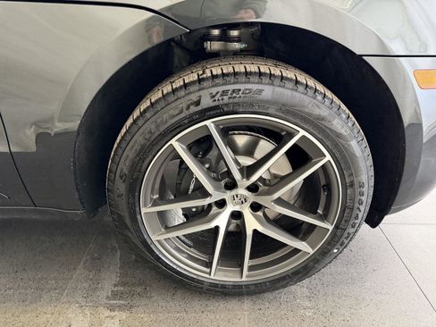 New 2026 Porsche Macan image 13