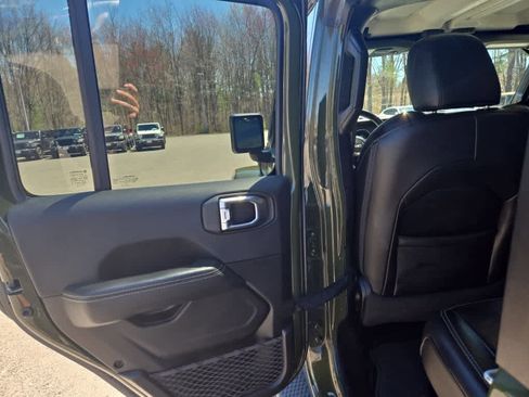 Used 2023 Jeep Wrangler Unlimited Sahara w/ Cold Weather Group AWD/4WD image 32