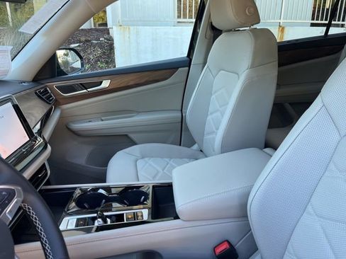 New 2026 Volkswagen Atlas SE image 10