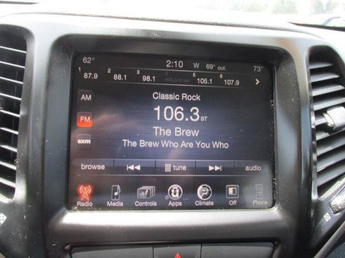Used 2016 Jeep Cherokee Limited AWD/4WD image 12