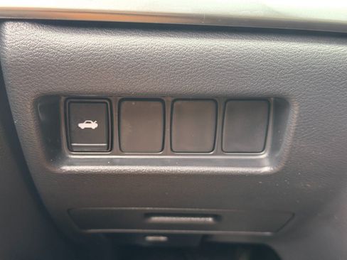 Used 2022 Nissan Maxima SV w/ Floor Mat Group FWD image 16