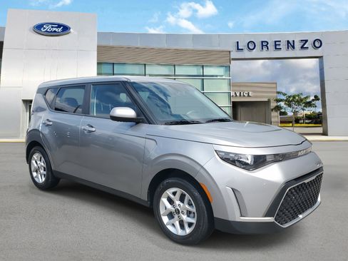 Used 2025 Kia Soul LX w/ LX Technology Package image 3