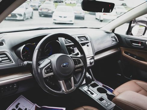 Used 2017 Subaru Outback 2.5i Touring AWD/4WD image 11