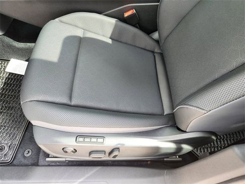 New 2025 Volkswagen Tiguan SE R-Line image 22