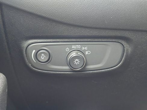 Used 2018 Chevrolet Equinox LS FWD image 35
