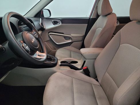 Used 2025 Kia Soul LX image 17