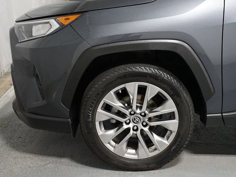 Used 2019 Toyota RAV4 XLE Premium FWD image 5