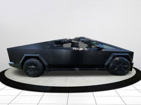 Used 2024 Tesla Cybertruck AWD Crew Cab image 2