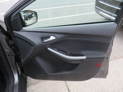 Used 2014 Ford Focus SE w/ Equipment Group 201A FWD image 26