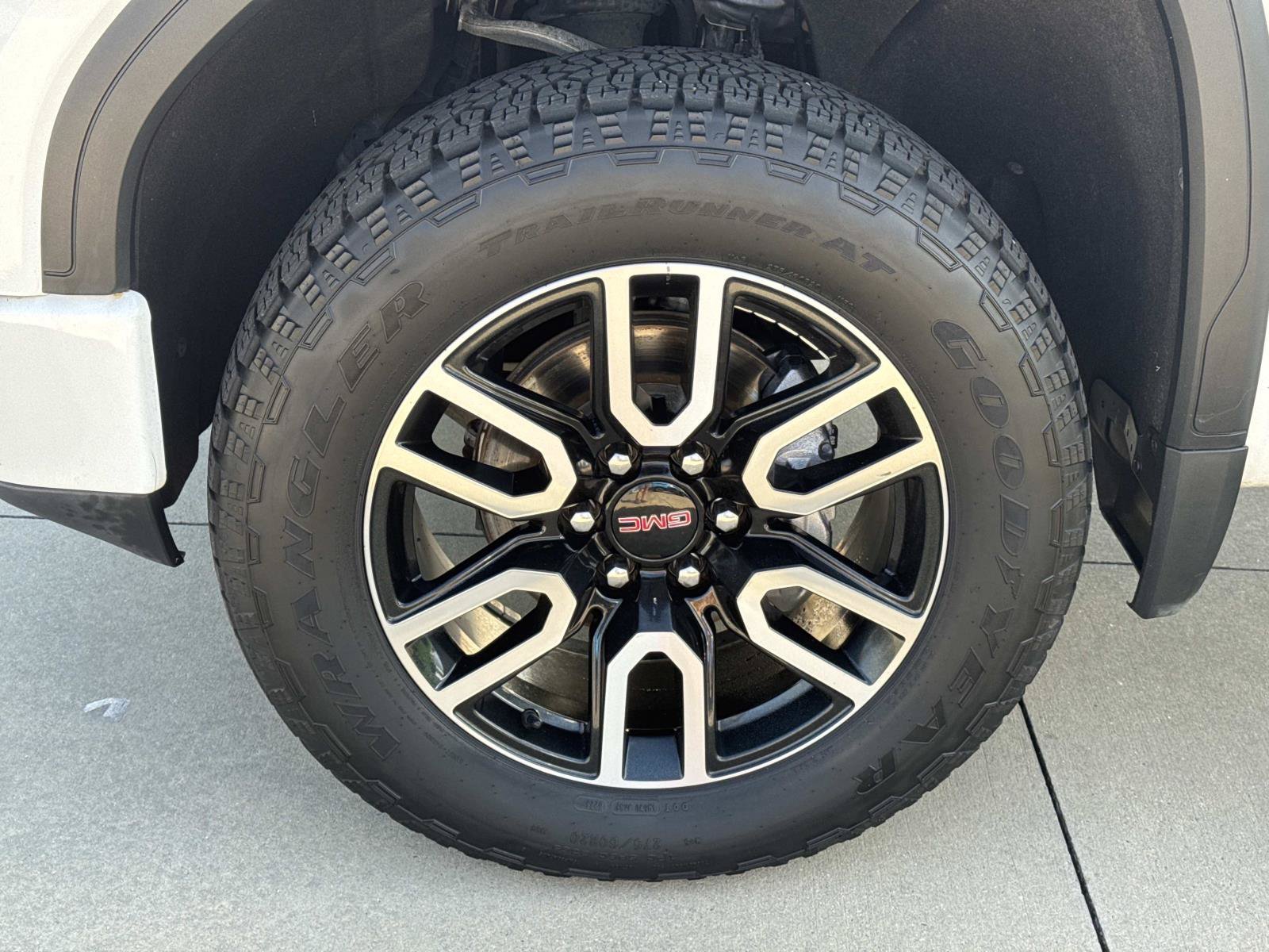 Used 2021 GMC Sierra 1500 AT4 w/ AT4 Premium Package AWD/4WD image 4