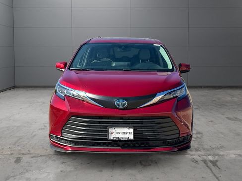 Used 2021 Toyota Sienna LE w/ LE Plus Package AWD/4WD image 8