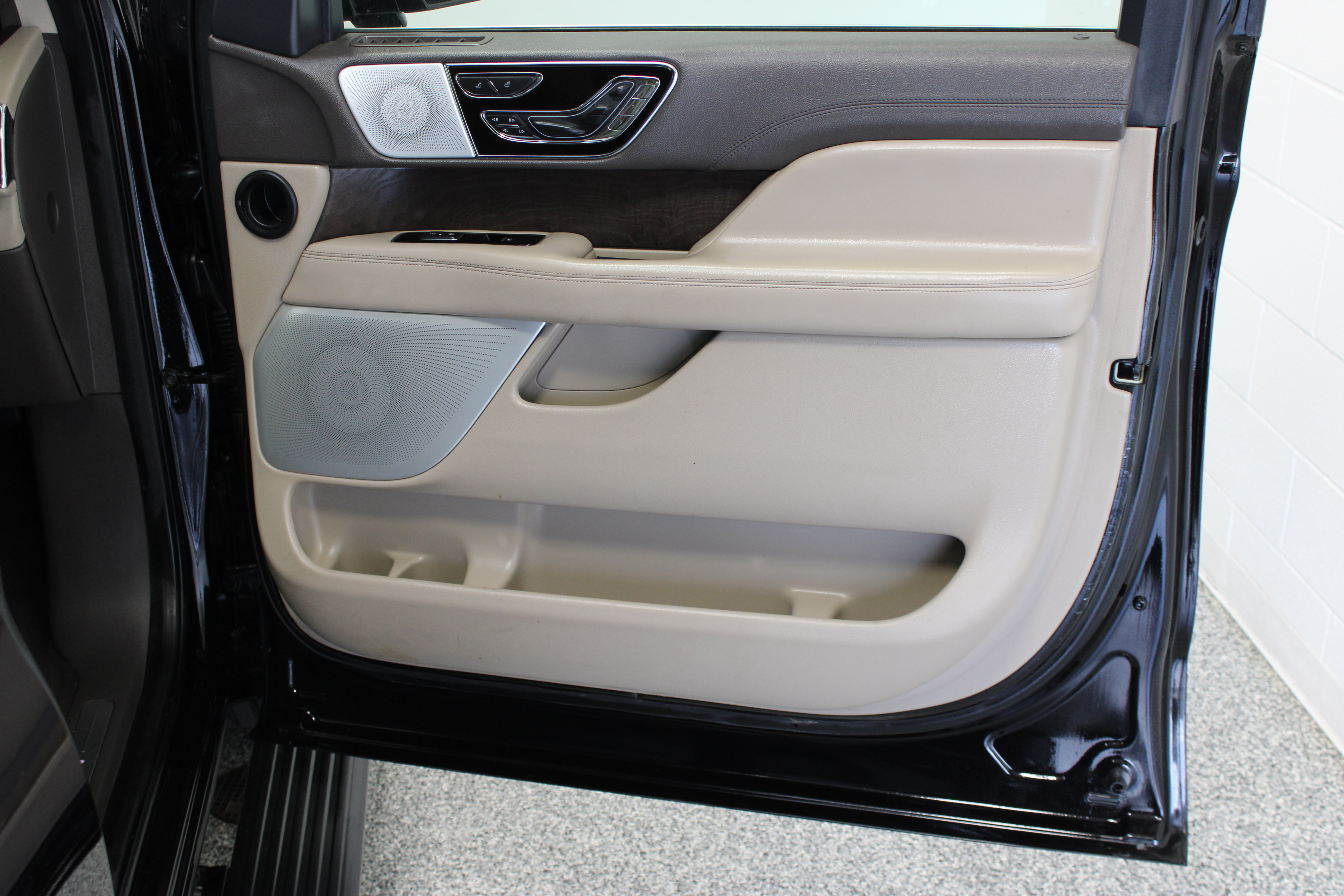 Used 2024 Lincoln Navigator Reserve AWD/4WD image 40