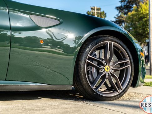 Used 2012 Ferrari FF image 32