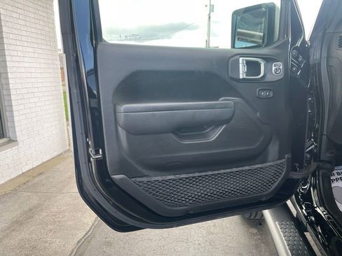 Used 2024 Jeep Wrangler Unlimited w/ Convenience Group AWD/4WD image 17