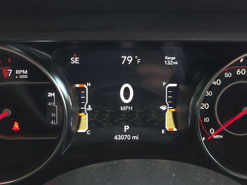 Used 2021 Jeep Gladiator Mojave AWD/4WD image 7