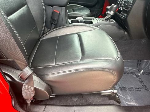 Used 2020 Jeep Gladiator Overland AWD/4WD image 17